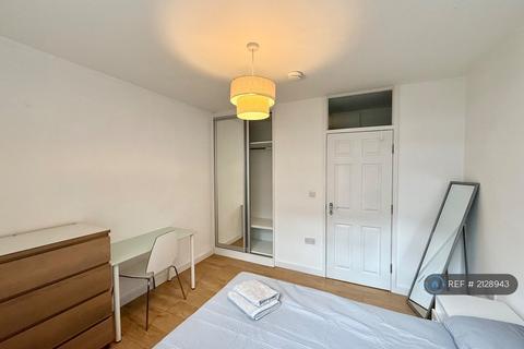 4 bedroom maisonette to rent, Malcolm House, London, N1