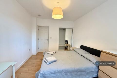 4 bedroom maisonette to rent, Malcolm House, London, N1