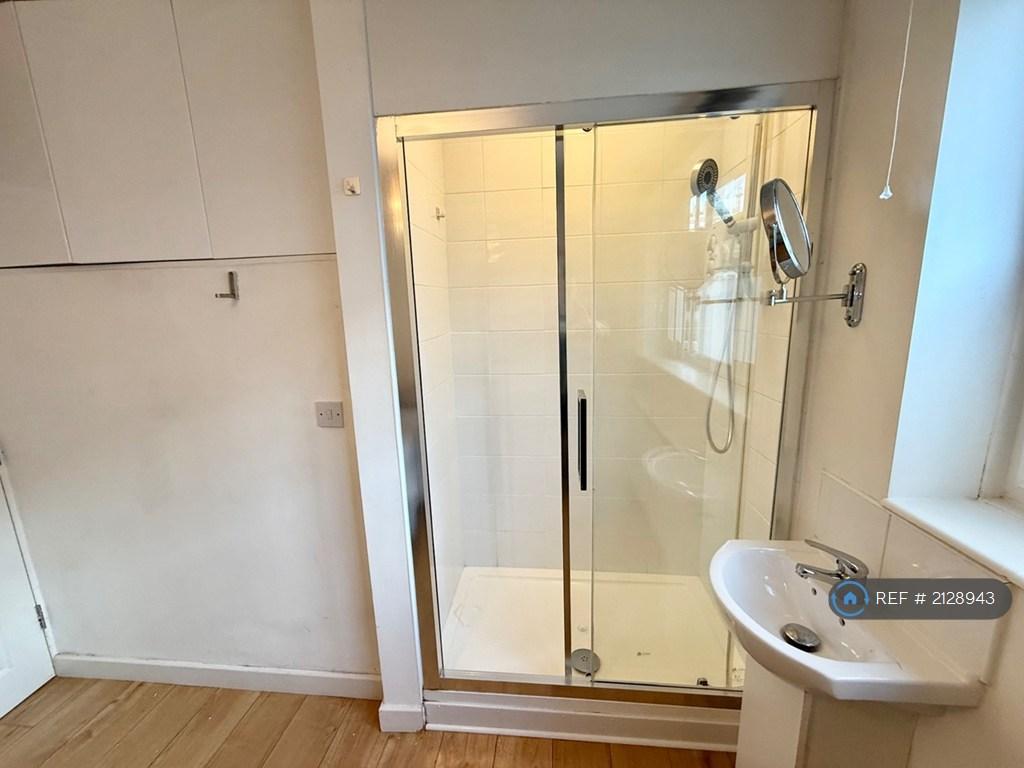 En-Suite Shower