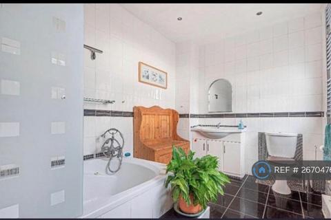 1 bedroom in a house share to rent, Grange Terrace, Leeds, LS7