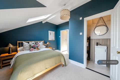 3 bedroom maisonette to rent, Hookstone Road, Harrogate, HG2