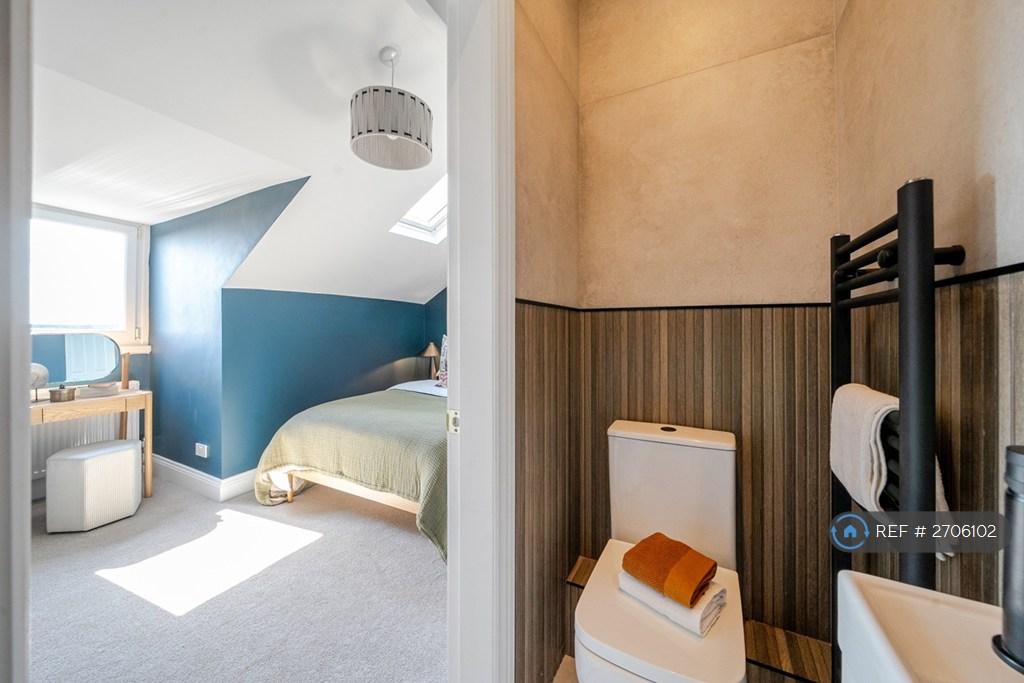 Principal Bedroom +Ensuite Shower Room