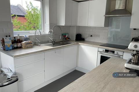 3 bedroom flat to rent, Central Court, Salford, M3