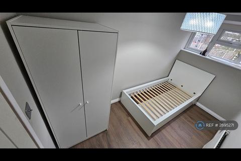 1 bedroom in a house share to rent, Gun Hill Place, Basildon, SS16