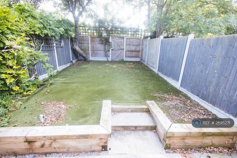 1 bedroom in a house share to rent, Gun Hill Place, Basildon, SS16