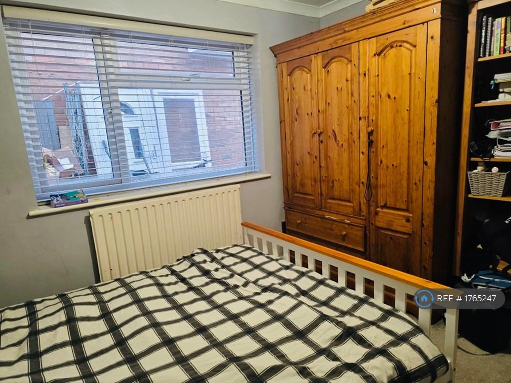 Room 2 Furnished King Size 3.6mx3.3m