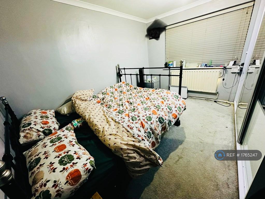Bedroom 1 Furnished King Size 3.U6m x 3.0m