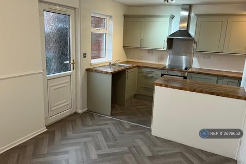 3 bedroom semi-detached house to rent, Milling Court, Gateshead, NE8