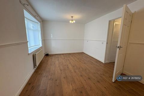 3 bedroom semi-detached house to rent, Milling Court, Gateshead, NE8