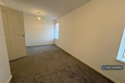 3 bedroom semi-detached house to rent, Milling Court, Gateshead, NE8