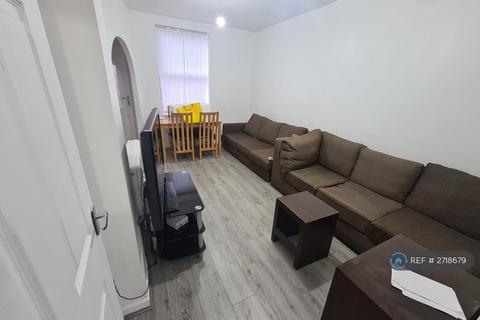 2 bedroom end of terrace house to rent, Auckland Close, Nottingham, NG7