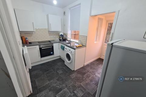 2 bedroom end of terrace house to rent, Auckland Close, Nottingham, NG7