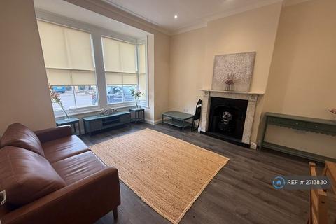 3 bedroom end of terrace house to rent, Eastern Road, Romford, RM1