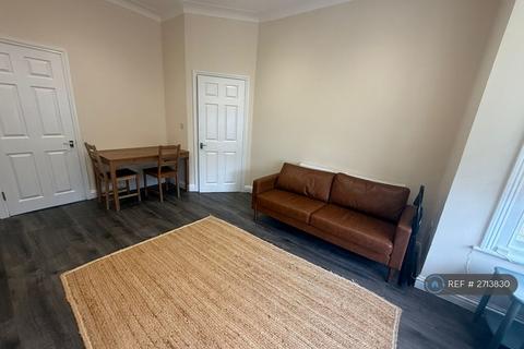 3 bedroom end of terrace house to rent, Eastern Road, Romford, RM1