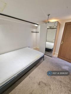 3 bedroom flat to rent, Morden Road, London, SW19