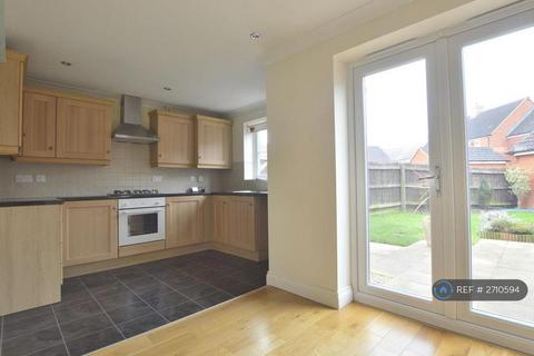 4 bedroom semi-detached house to rent, Starling Road, Tewkesbury, GL20
