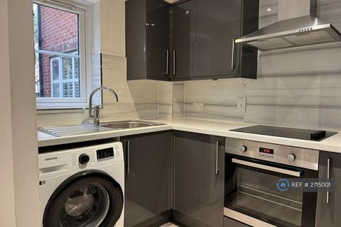 1 bedroom flat to rent, Gloucester Court, Denham, Uxbridge, UB9