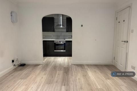 1 bedroom flat to rent, Gloucester Court, Denham, Uxbridge, UB9