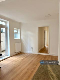 2 bedroom flat to rent, St. Andrew's Road, London, E17