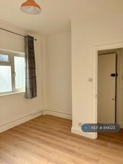 2 bedroom flat to rent, St. Andrew's Road, London, E17