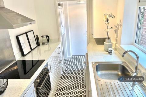 4 bedroom detached house to rent, Nottingham, Nottingham, NG7