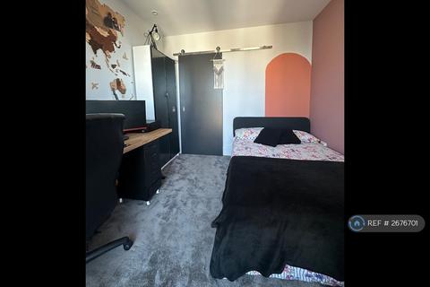 1 bedroom in a flat share to rent, London, London, CR0