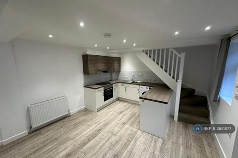 2 bedroom terraced house to rent, Bakers Close, Kent, ME20