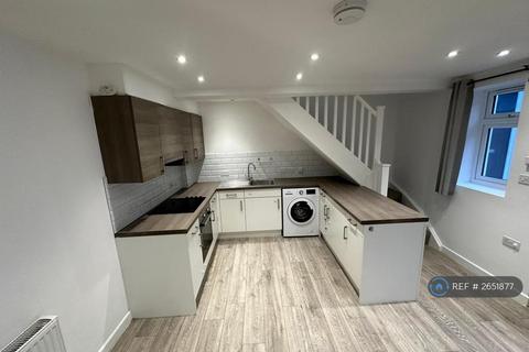 2 bedroom terraced house to rent, Bakers Close, Kent, ME20