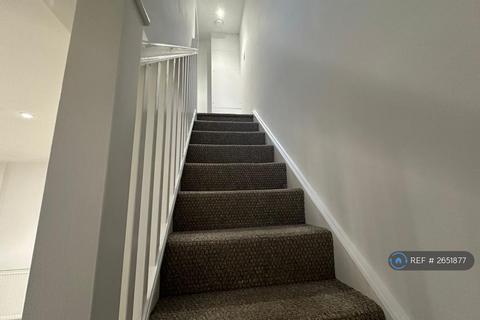 2 bedroom terraced house to rent, Bakers Close, Kent, ME20
