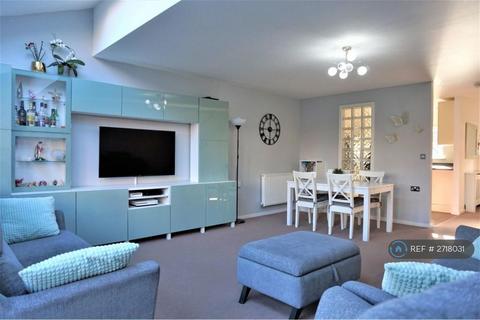 3 bedroom end of terrace house to rent, Hatton Gardens, Salford, M7