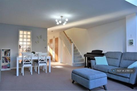 3 bedroom end of terrace house to rent, Hatton Gardens, Salford, M7