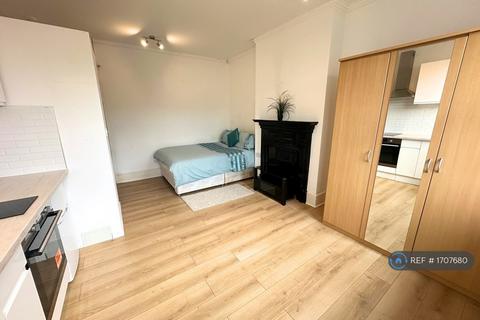 1 bedroom in a house share to rent, Beaufort Road, Kingston Upon Thames, KT1