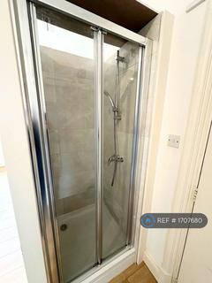 1 bedroom in a house share to rent, Beaufort Road, Kingston Upon Thames, KT1