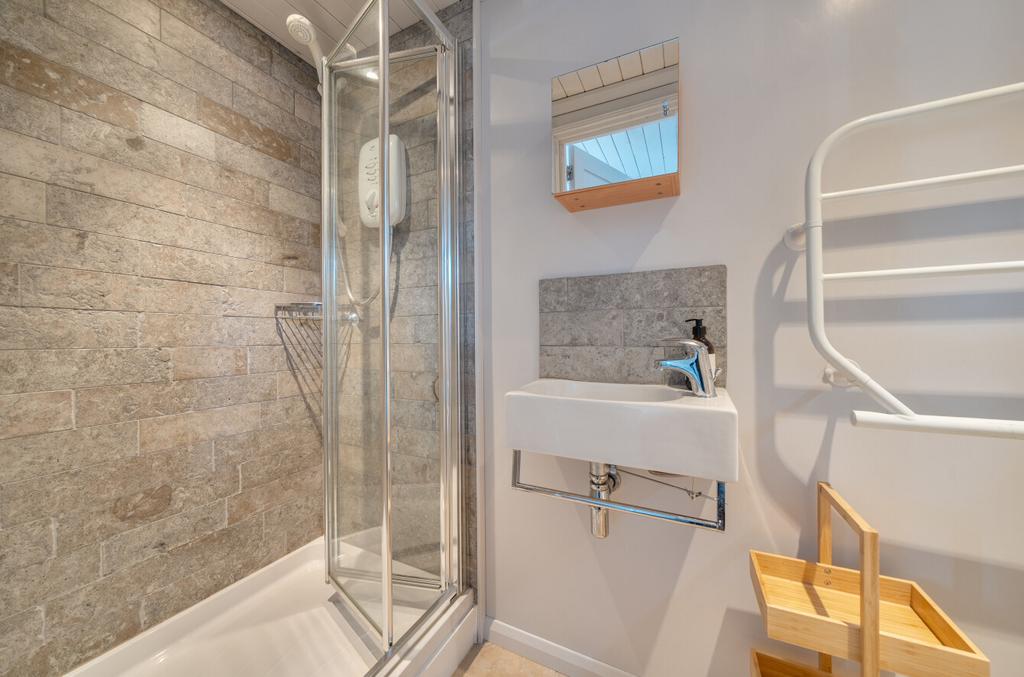 Ensuite Bedroom 4