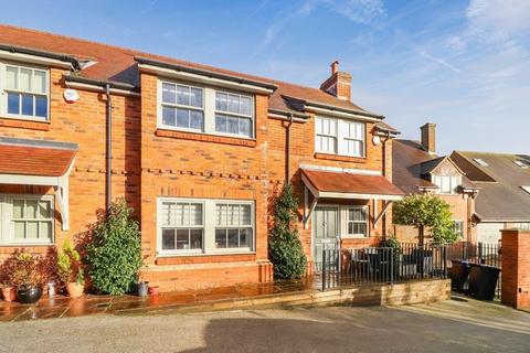 3 bedroom terraced house to rent, Windsor End, Beaconsfield, Buckinghamshire, HP9