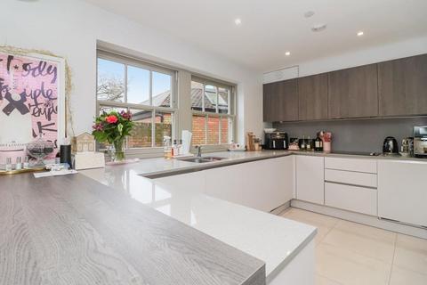 3 bedroom terraced house to rent, Windsor End, Beaconsfield, Buckinghamshire, HP9