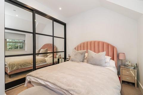 3 bedroom terraced house to rent, Windsor End, Beaconsfield, Buckinghamshire, HP9