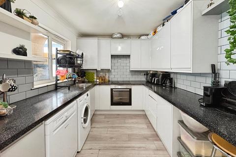 undefined, Kings Road, East Cowes, Isle of Wight