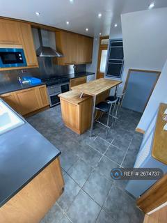 3 bedroom semi-detached house to rent, Bourne Avenue, Basildon, SS15