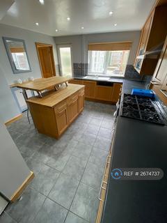 3 bedroom semi-detached house to rent, Bourne Avenue, Basildon, SS15
