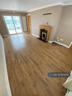3 bedroom semi-detached house to rent, Bourne Avenue, Basildon, SS15