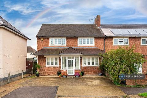 4 bedroom semi-detached house to rent, Nelson Close, Romford, RM7