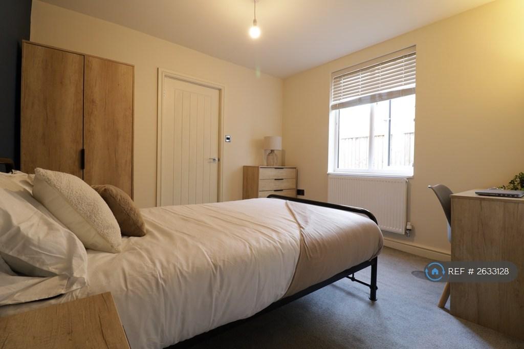 Ensuite 4 Room 2