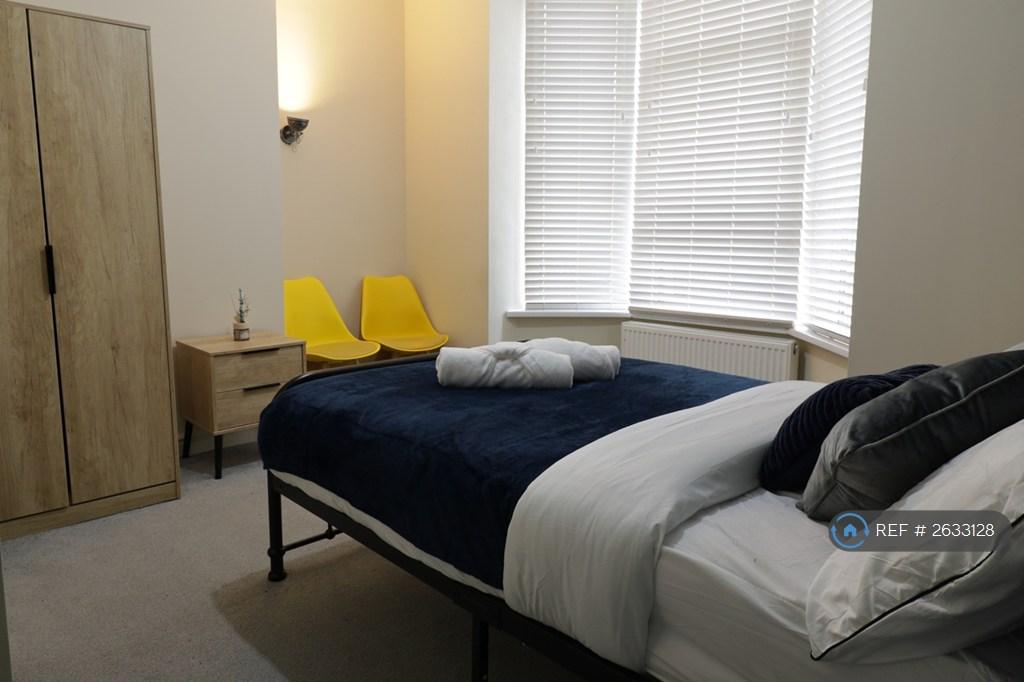 Ensuite 6 room 2