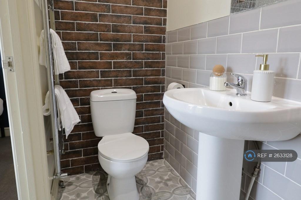 Studio 2 Room bathroom