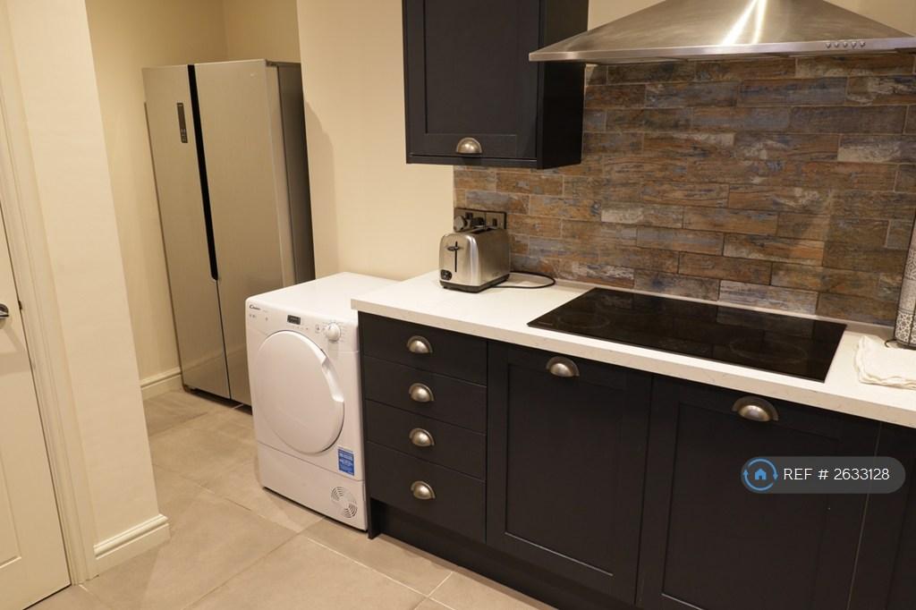 Ensuite Shared Kitchen 2