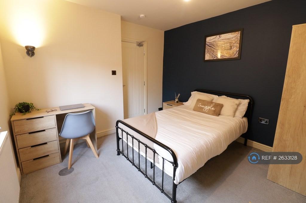 Ensuite 4 Room 1