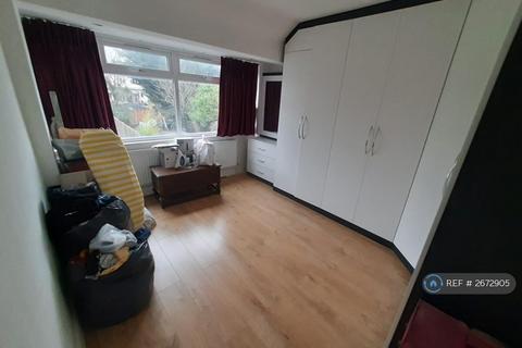 4 bedroom semi-detached house to rent, Harley Road, Harrow, HA1