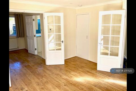3 bedroom semi-detached house to rent, Charles Knott Gardens, Southampton, SO15
