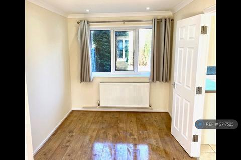 3 bedroom semi-detached house to rent, Charles Knott Gardens, Southampton, SO15